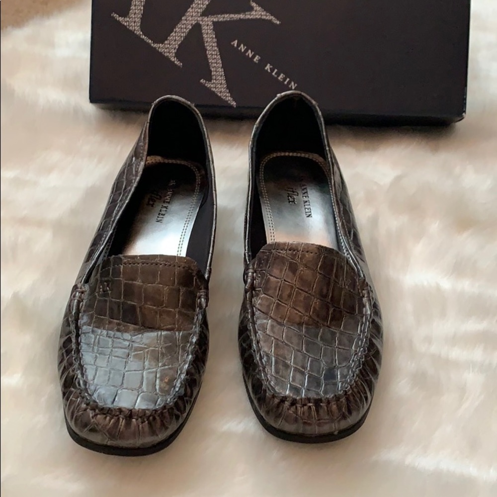 Faux snakeskin flat